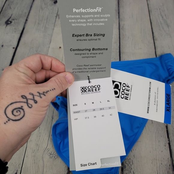 COCO REEF | crochet lace shirred ruched bikini buttons - Picture 4 of 8